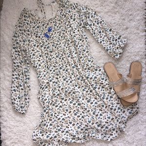 Cute floral dress with cut out shoulders !